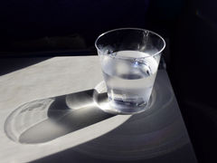 Pitný režim v horúcich dňoch – zanedbávať by ho nemali starší, ani deti