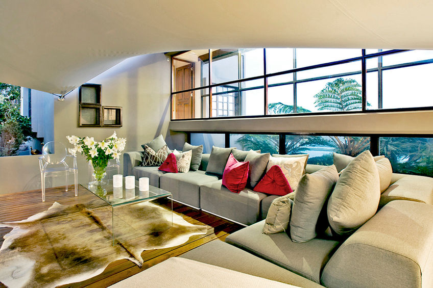 outside-lounge-area-stretch-tent-kanonkop-house