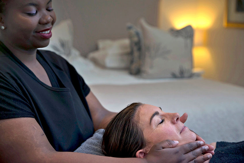 facial-massage-in-room-at-kanonkop-house,knysna,garden-route-south-africa