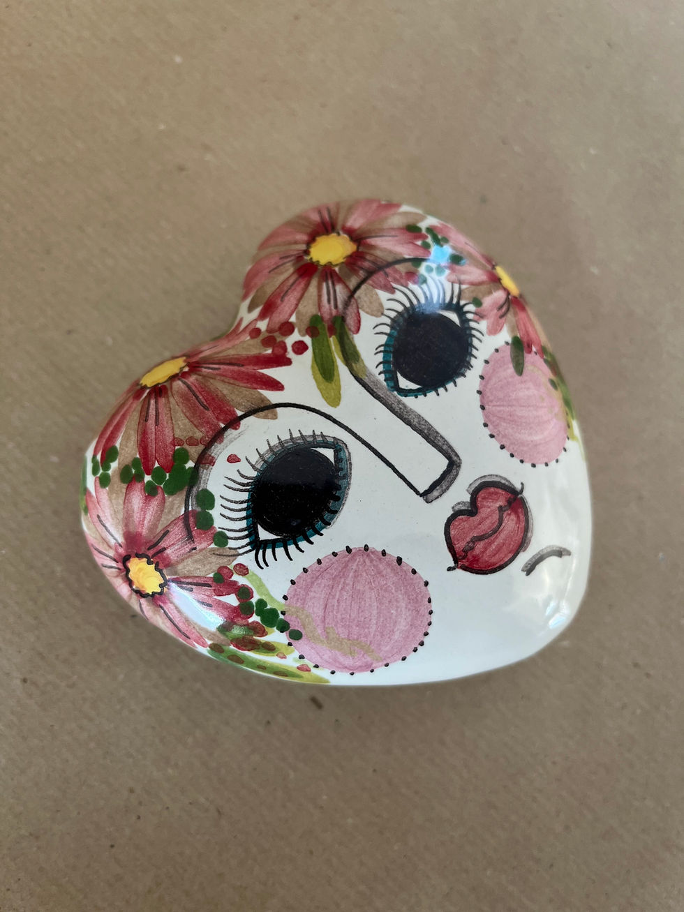 Miniatura: CUORE BOMBATO viso e fiori rossi