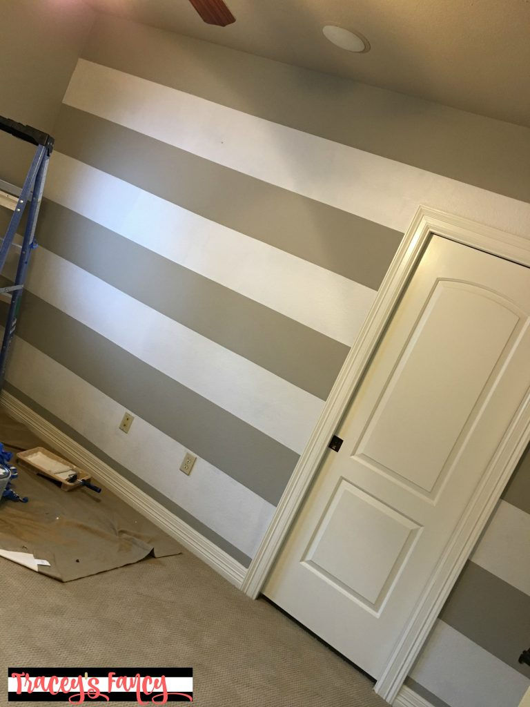 How to Paint a Buffalo Check Wall | Tracey's Fancy