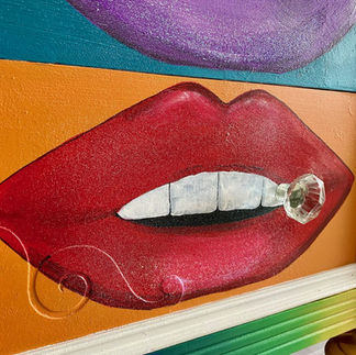 red lips with crystal knob