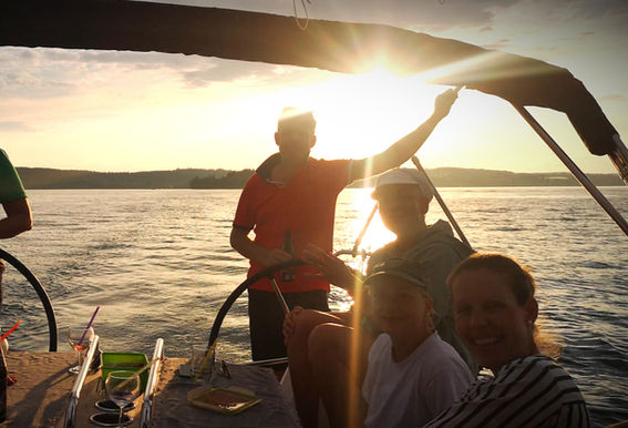 Family&Friends Segeltörn, Familie, Familizeit, Freunden, Kleingruppe, Geburtstag, Jubiläum, Besondere Ereignisse, Geschenk, Erlebnis, Einmalig, Freude, Abendteuer, Kindern, Enkelkinder, Zusammen, Privater Segeltörn, Segeltörn mit Skipper
