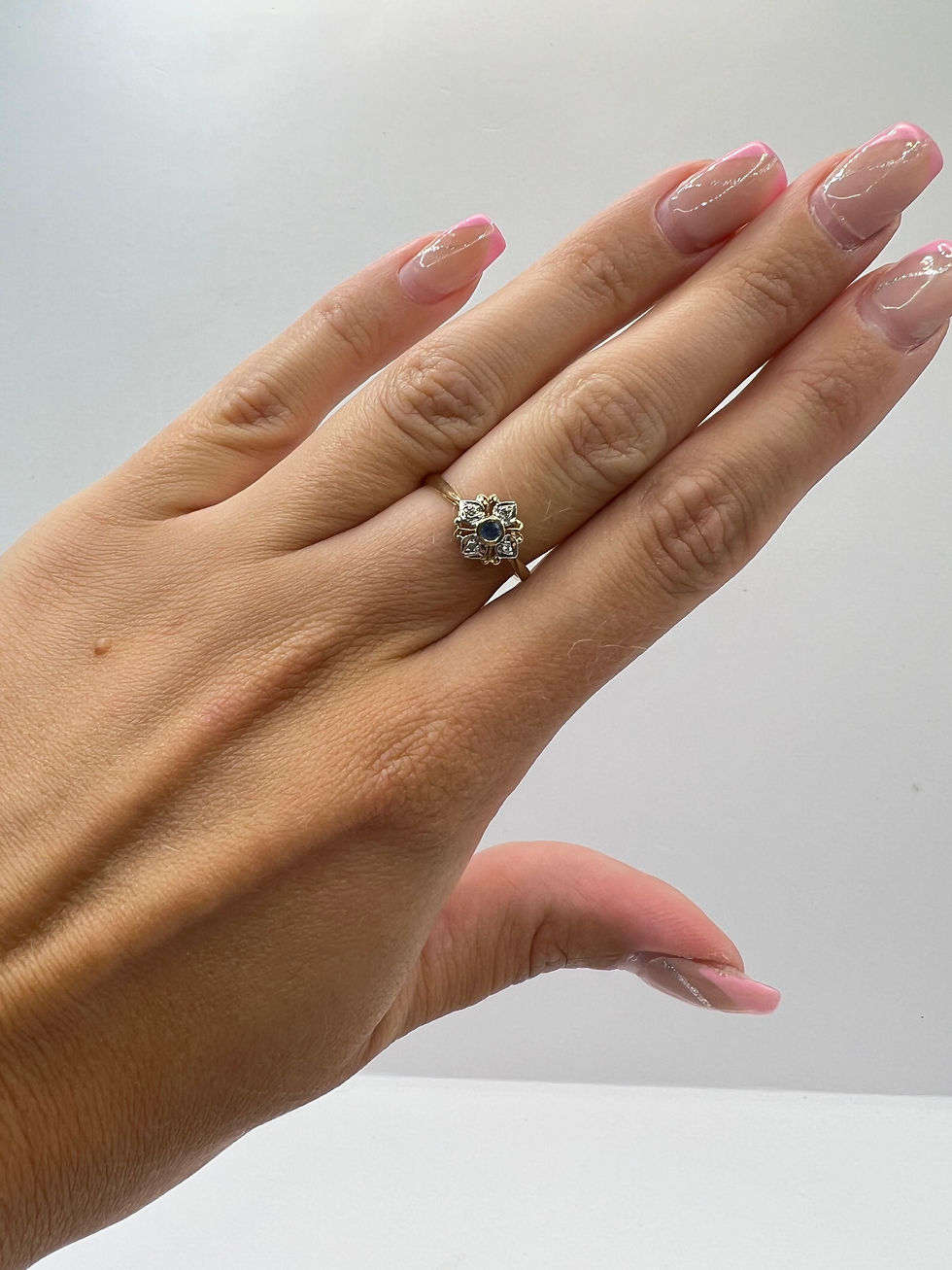 Thumbnail: 9ct Gold Diamond & Sapphire Flower Ring - Size R