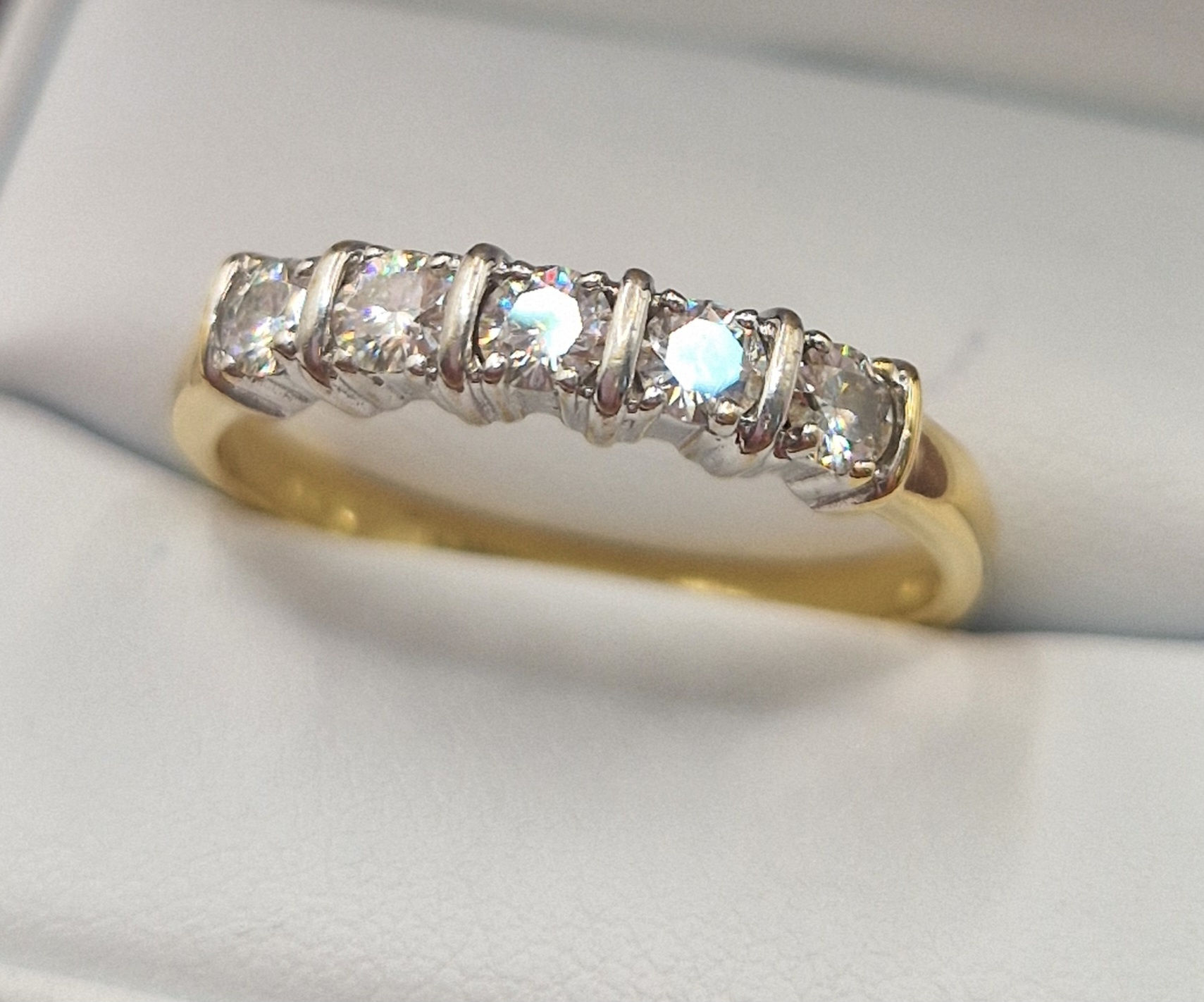18ct Gold Five Diamond Set Ring - Size R