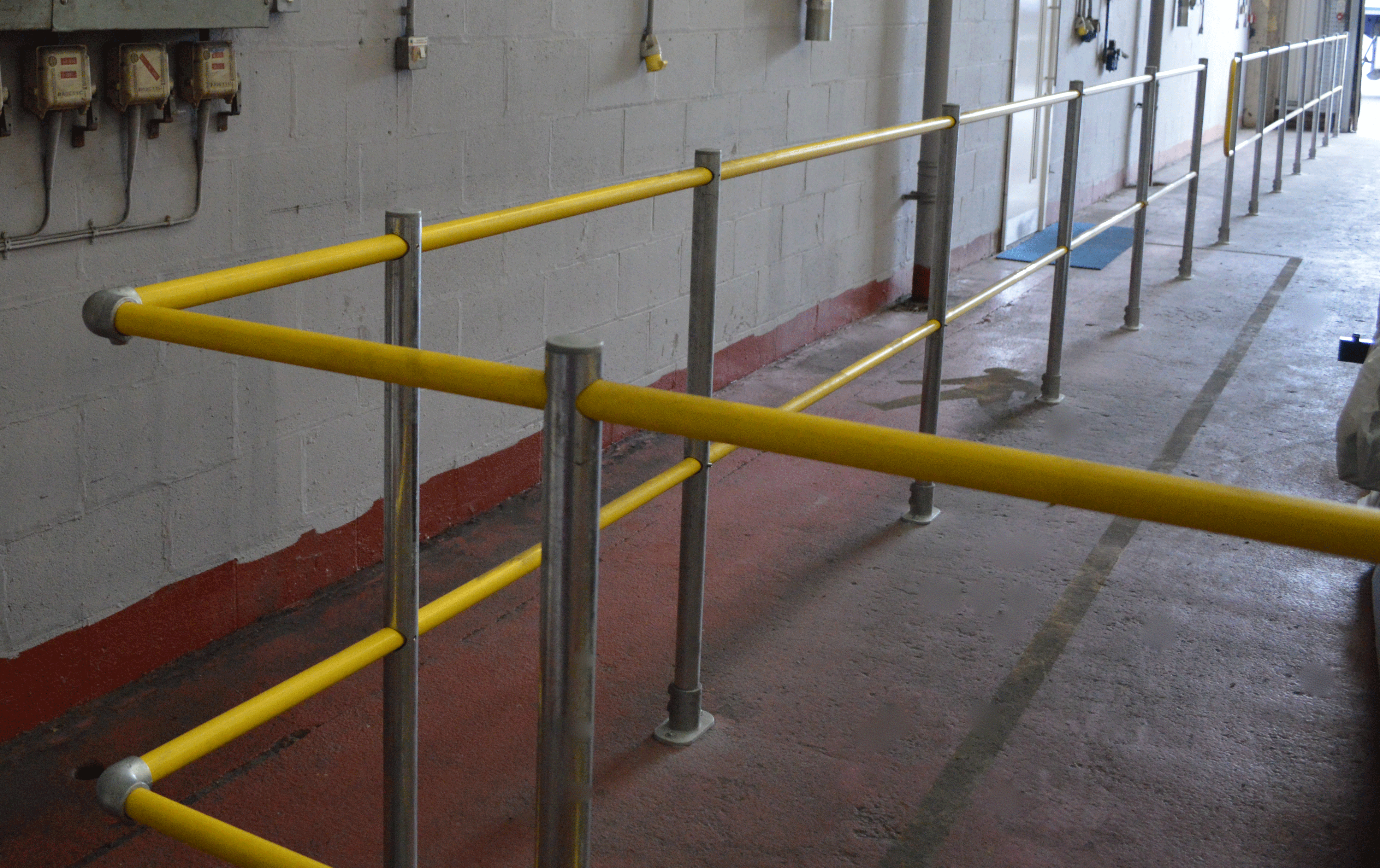ModiFix handrail system supplied by Kite Group with yellow coloured tubes and galvanised posts