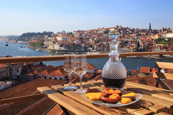 Table-with-view-a-wonderful-view-over-the-river-in-Porto-Portugal.-2.webp