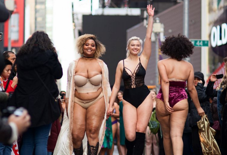 O Body Positive no meio da rua: The Real Cat Walk