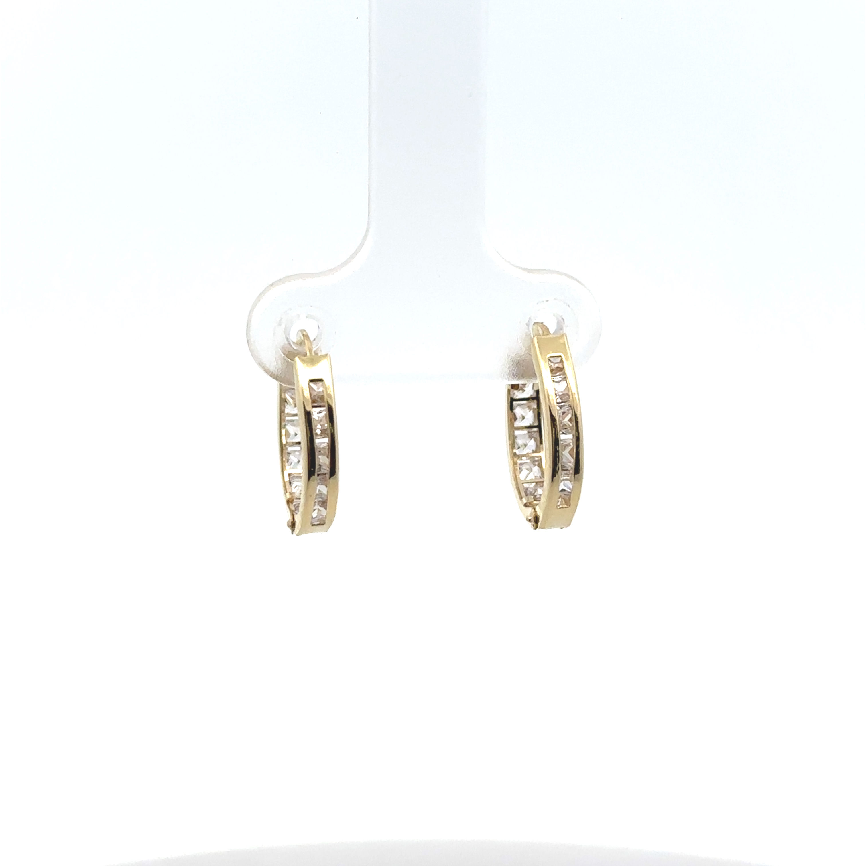 ARETE DE ORO 10 K TIPO HUGGIE CON CIRCONIAS