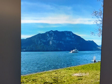 In der Kirche Weggis, entspannt