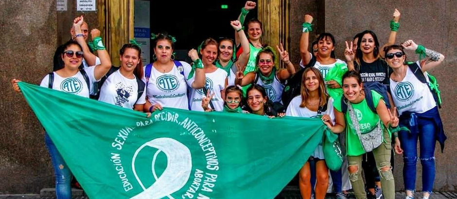 FLOR: Militar es verbo, no sustantivo.