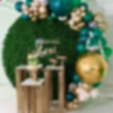 Thumbnail: Gold Square Pedestals