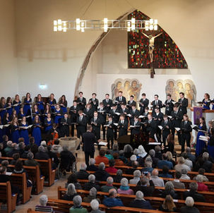 Stehende Ovationen für den Neuen Kammerchor Heidenheim in der Eninger Andreaskirche