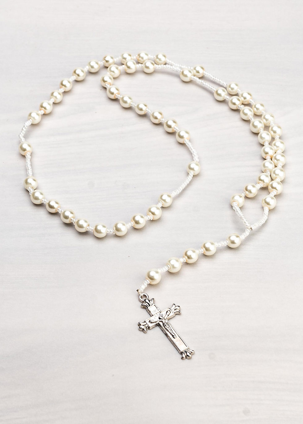 Thumbnail: Pearl Rosary with beads in the middle