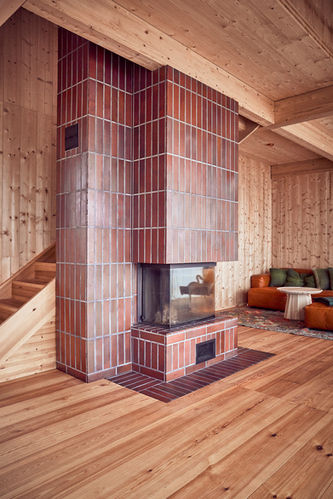 braskamin-kamin-öppen-spis-trähus-arkitekt-ritat-hus-kakelugn-furo
