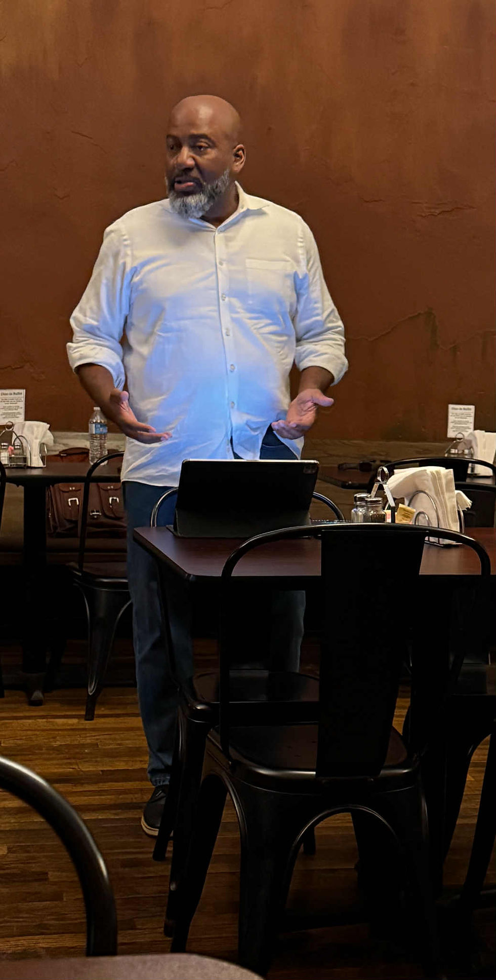 Author and credit expert DeWayne Mitchell facilitates the discussion for the Credit Repair Workshop