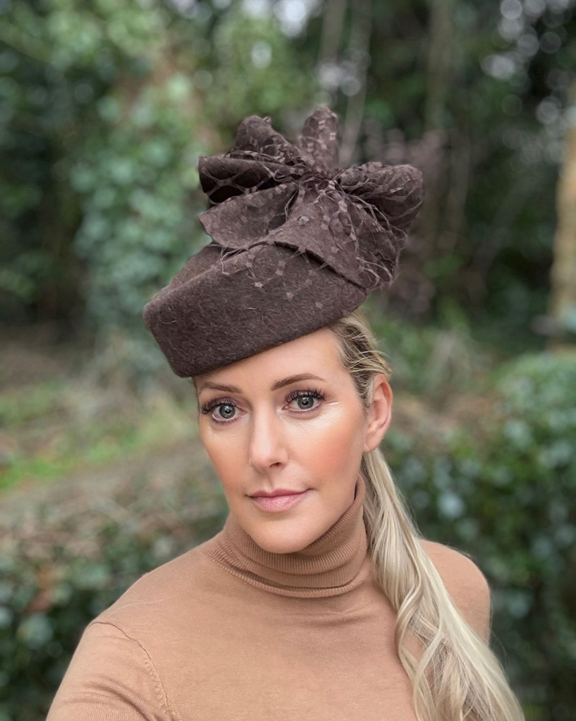 Brown Rosalyn pillbox . Hire