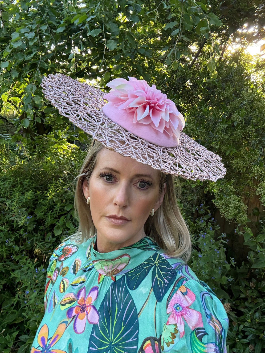 Baby pink hatinator. Hire 