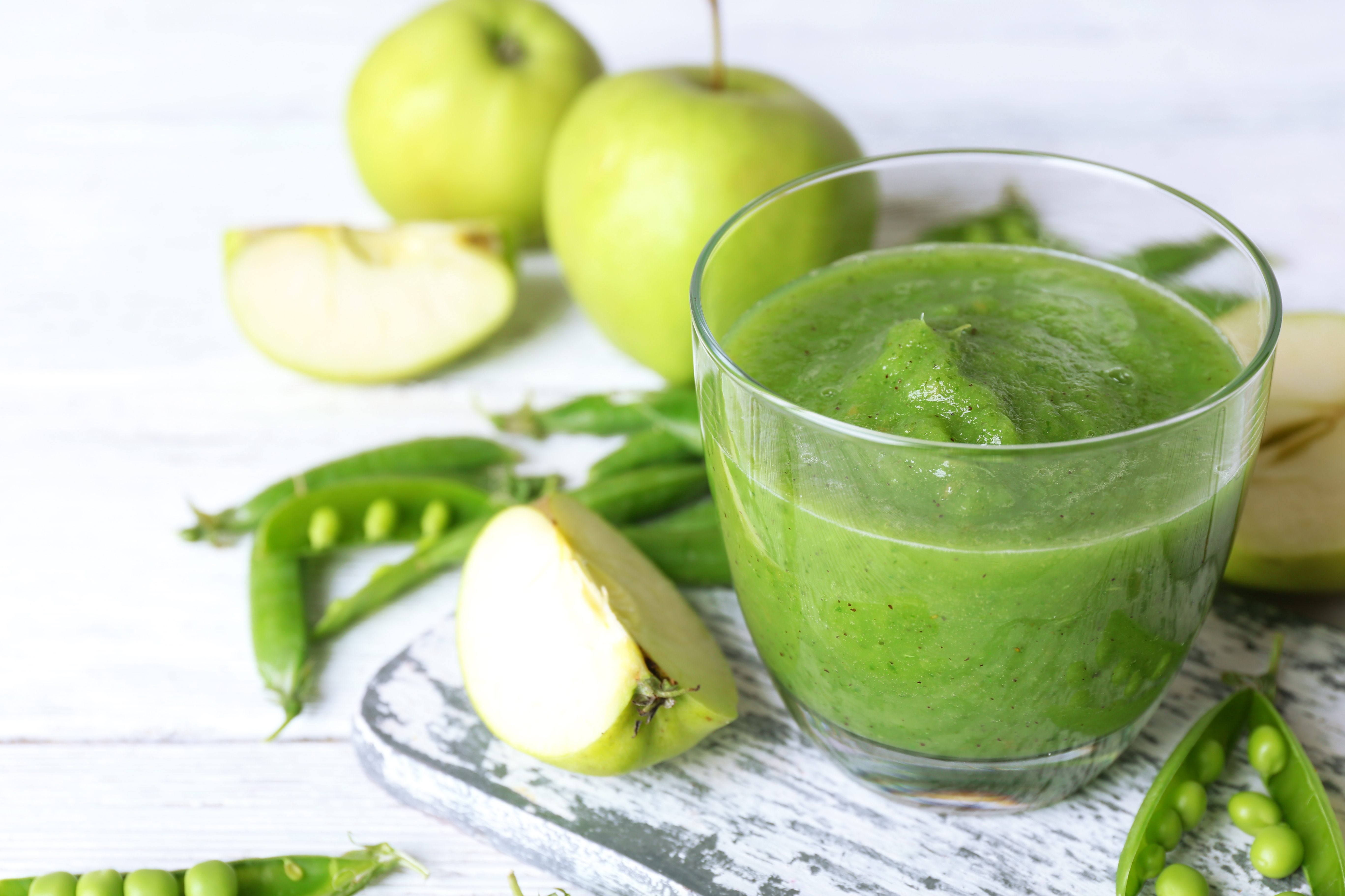 A picture of a healthy green smoothie 