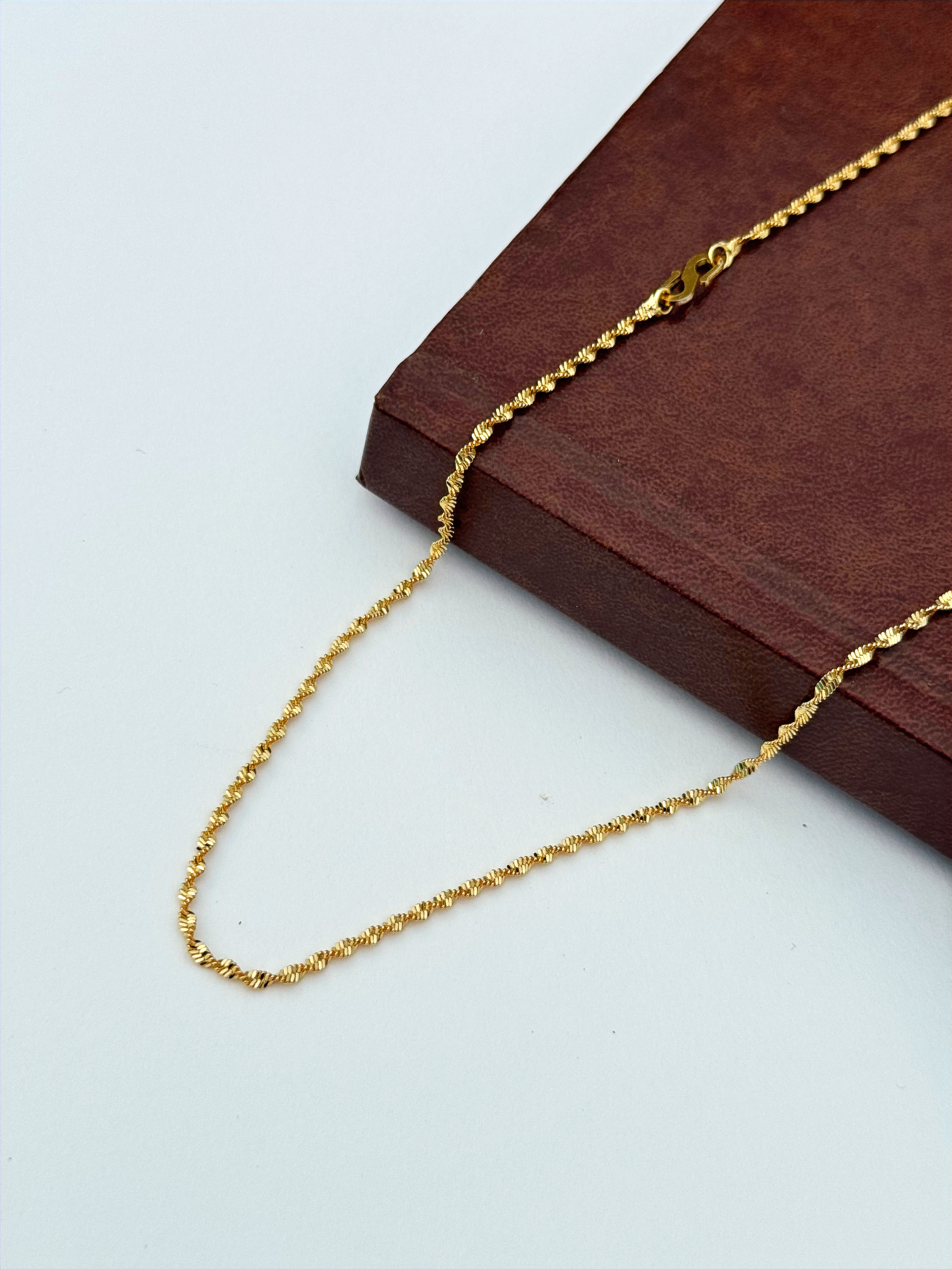 Fine Luxe Twist Chain