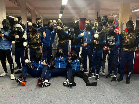 U16-os csapatösszetartás a paintball pályán