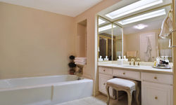 1002 Watergate South