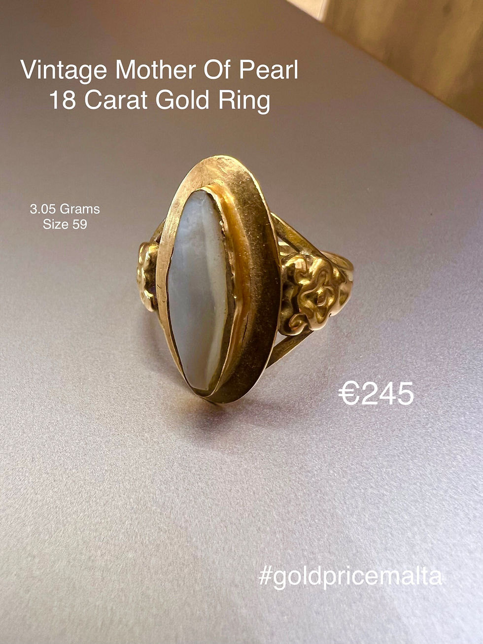 Vintage Mother Of Pearl 18 Carat Gold Ring