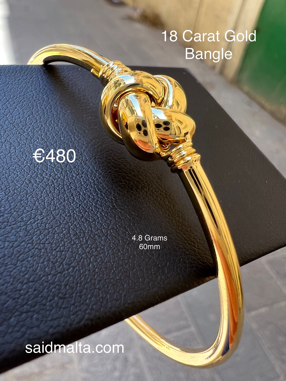 18 Carat Gold Bangle