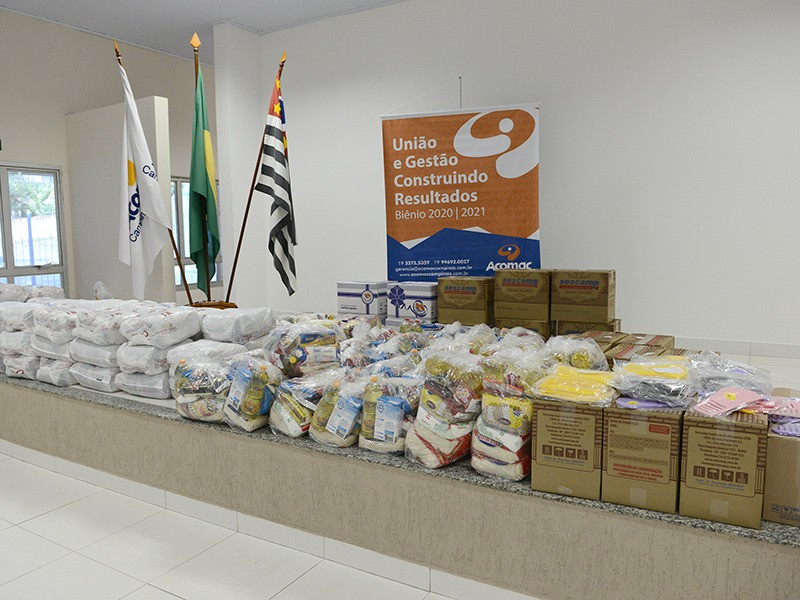Cestas acondicionadas no salão da Acomac de Campinas e região (SP).