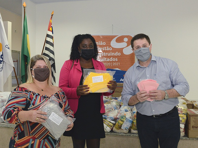 Da esquerda para a direita: Nilda Klettemberg, gerente executiva da Acomac de Campinas e região (SP), Eliane Jocelaine Pereira, secretária de Assistência Social, Pessoa com Deficiência e Direitos Humanos da prefeitura de Campinas e Ricardo Pertile Neto, presidente da Acomac de Campinas e região.