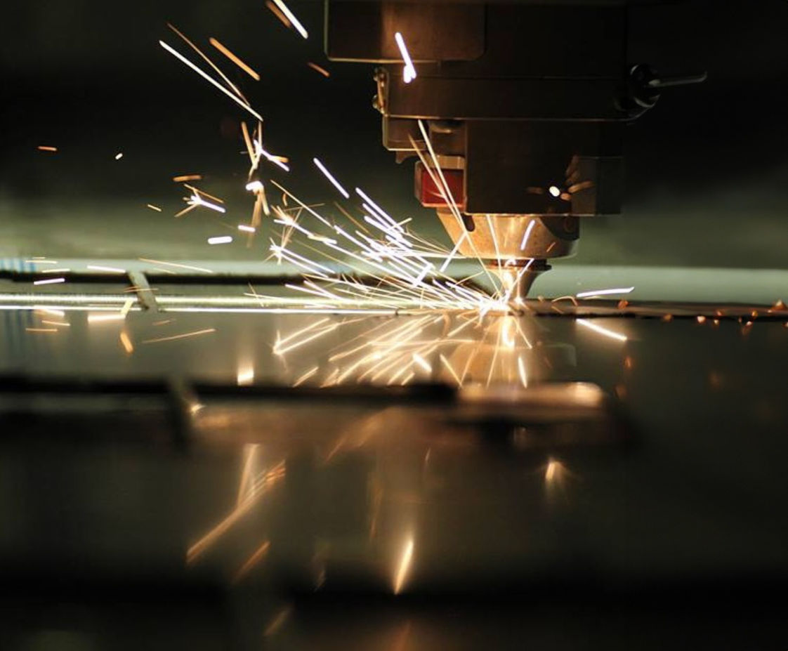 CO2 laser cutting machine from the Amada brand working at the Mayder company.