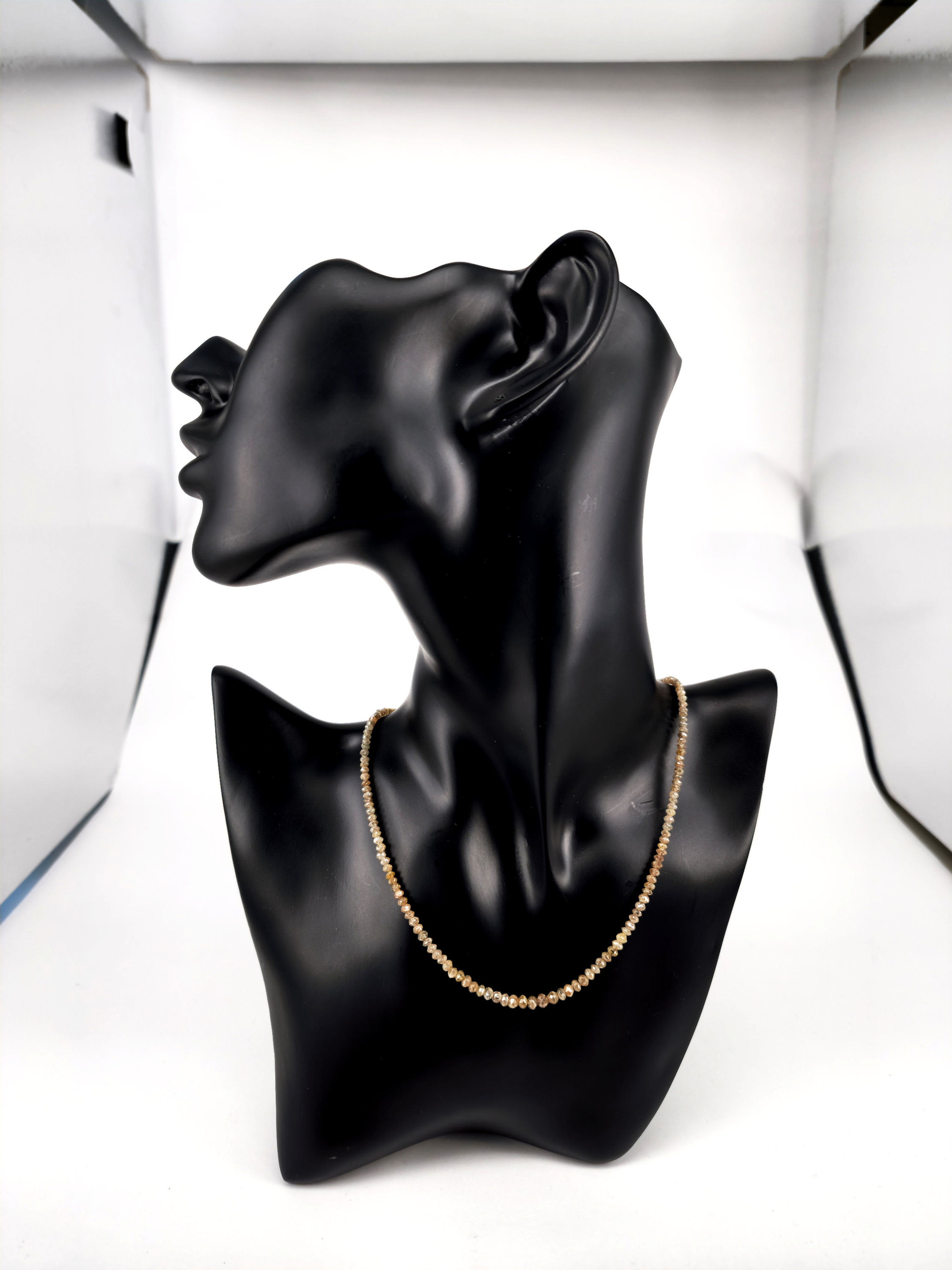 Diamantcollier - hellbraun goldig - ca. 31,50 Karat