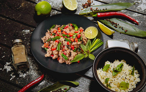 Spicy Thai ground meat with rice and lime
