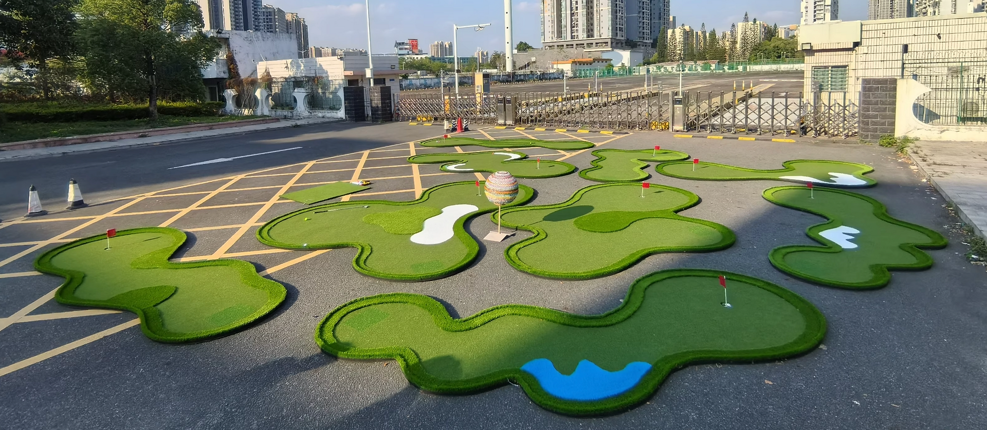 Mini Golf Rentals Miami Florida – Birthday Parties and Special Events – 954-408-1881 – Miami Beach – Brickell – Coral Gables – Doral – Aventura – portable mini golf course setup for guests of all ages