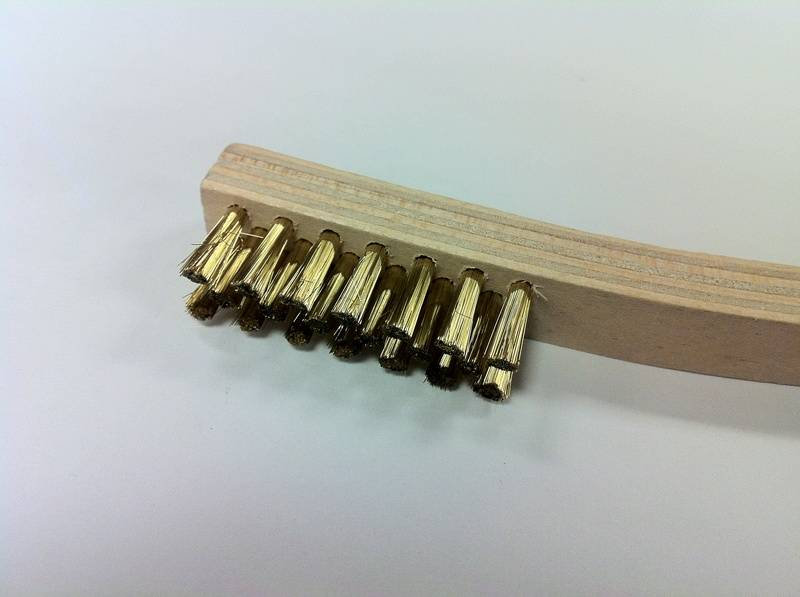 brass-wire-brush