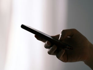 3 Texts You Can Send To Set Boundaries (Without Pushing Him Away)