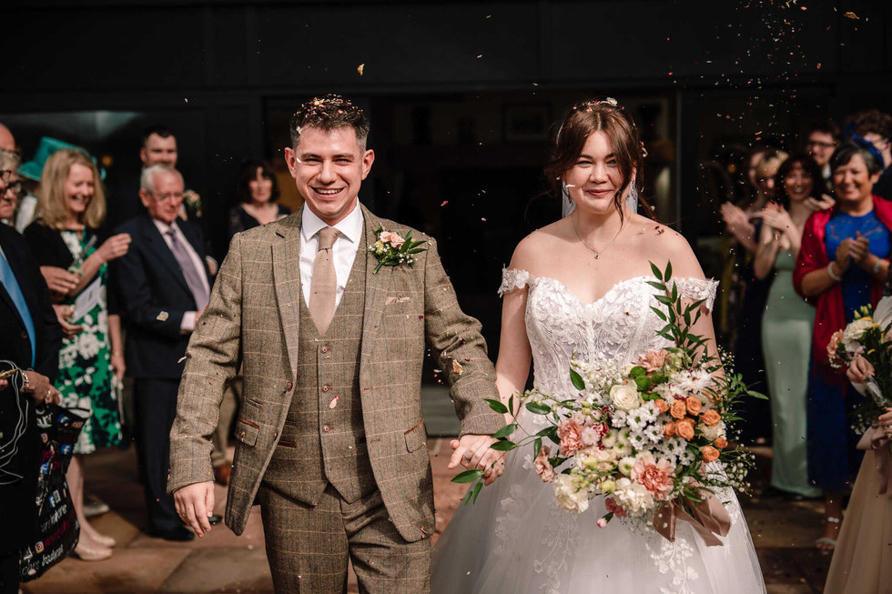 bride and groom confetti throw