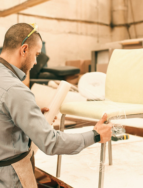 Matériaux haut de gamme pour mobilier sur mesure – tissus, bois et marbre personnalisables