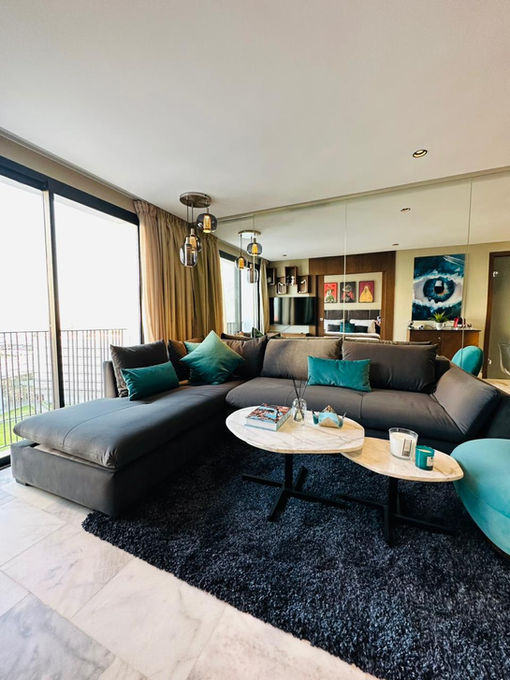 Lit, Canapé, Rideaux et assise sur mesure pour projet hôtelier, confection artisanale réalisée par TUKASSA