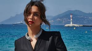 🏥 Deepika Padukone Reportedly Rushed to Mumbai Hospital After Feeling Uneasy