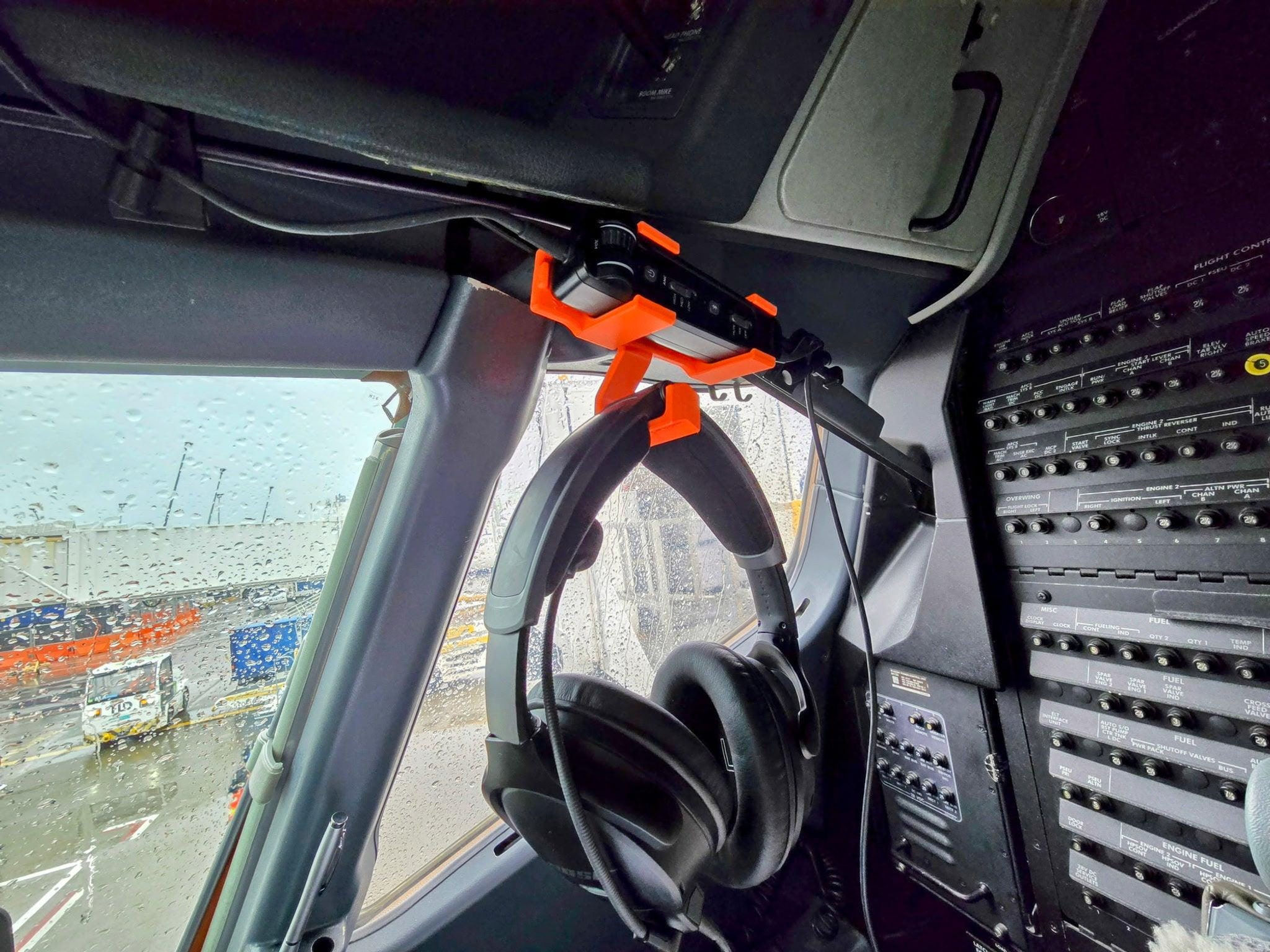 Bose A20 Boeing 737 Headset and Control Hanger - LIFETIME GUARANTEE