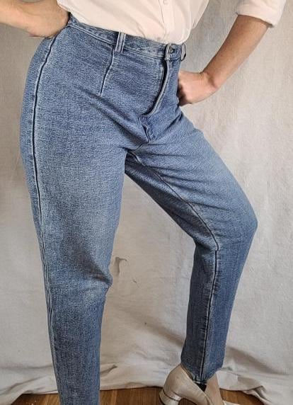 Thumbnail: Vintage 1990s Stirrup Ankle Blue Jeans by Averrce in Size 12