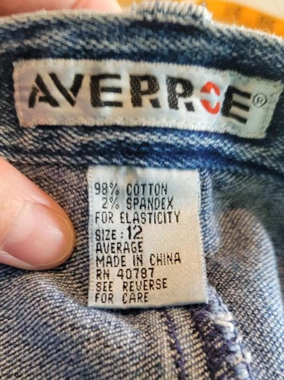 Thumbnail: Vintage 1990s Stirrup Ankle Blue Jeans by Averrce in Size 12