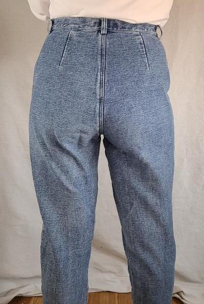 Thumbnail: Vintage 1990s Stirrup Ankle Blue Jeans by Averrce in Size 12
