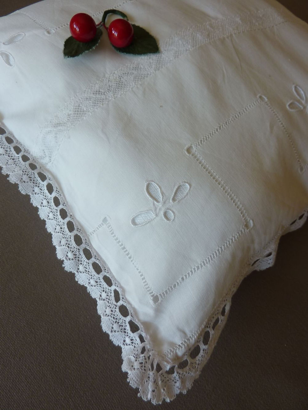 Miniature : Coussin et sa Housse Brodée