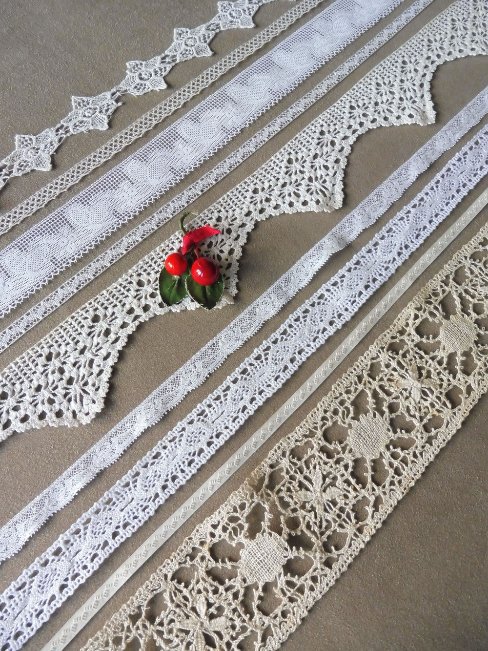 Lot de 9 Dentelles (n°504)