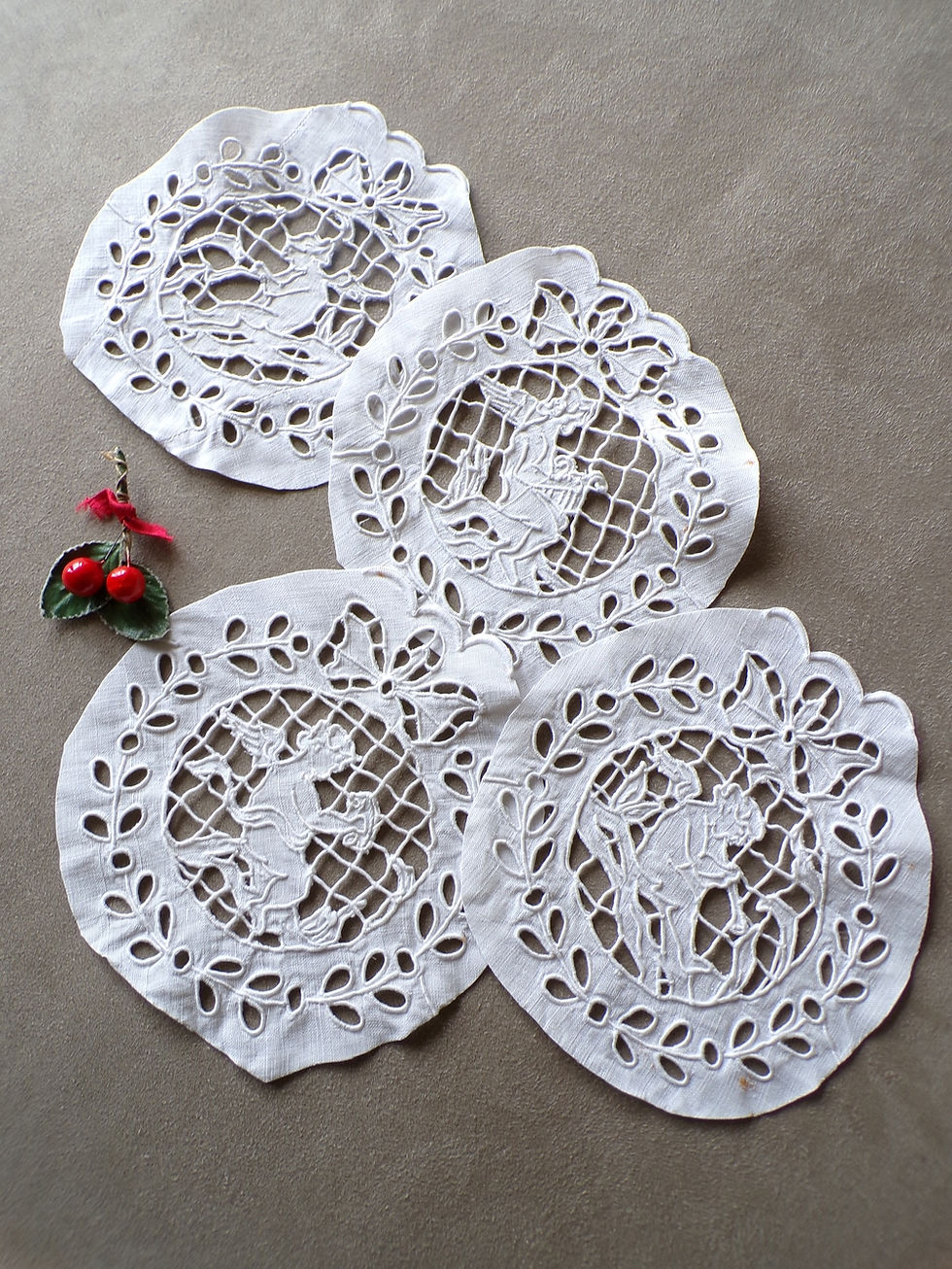 Miniature : Lot de Broderies Richelieu "Angelots"