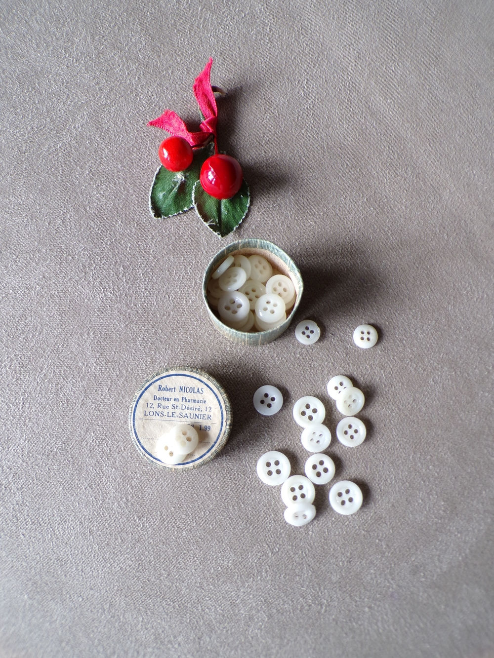 Boîte de 50 Boutons en Verre