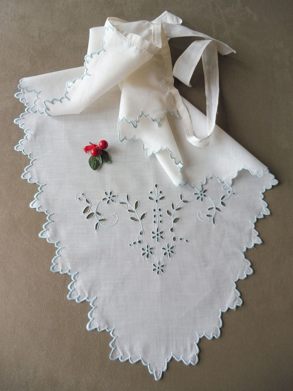 Tablier Broderies Bleues