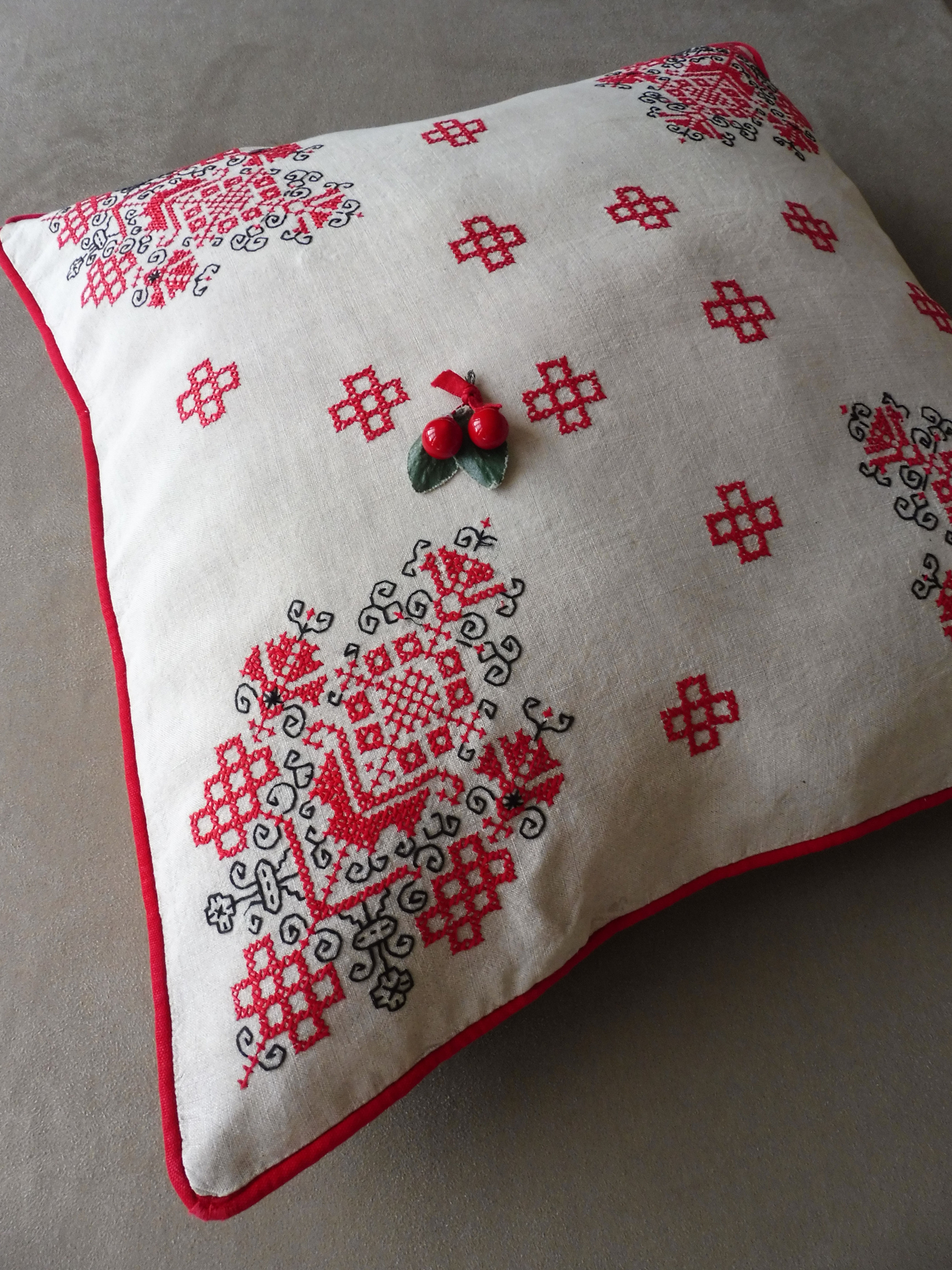 Immense Coussin en Lin brodé